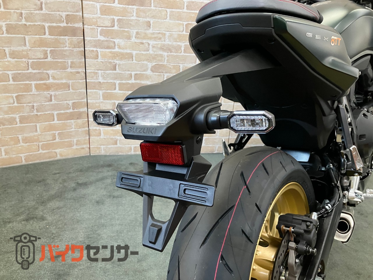 GSX-8TT リチウムイオンバッテリー クイックシフター トラクションコントロール バーエンドミラー_24