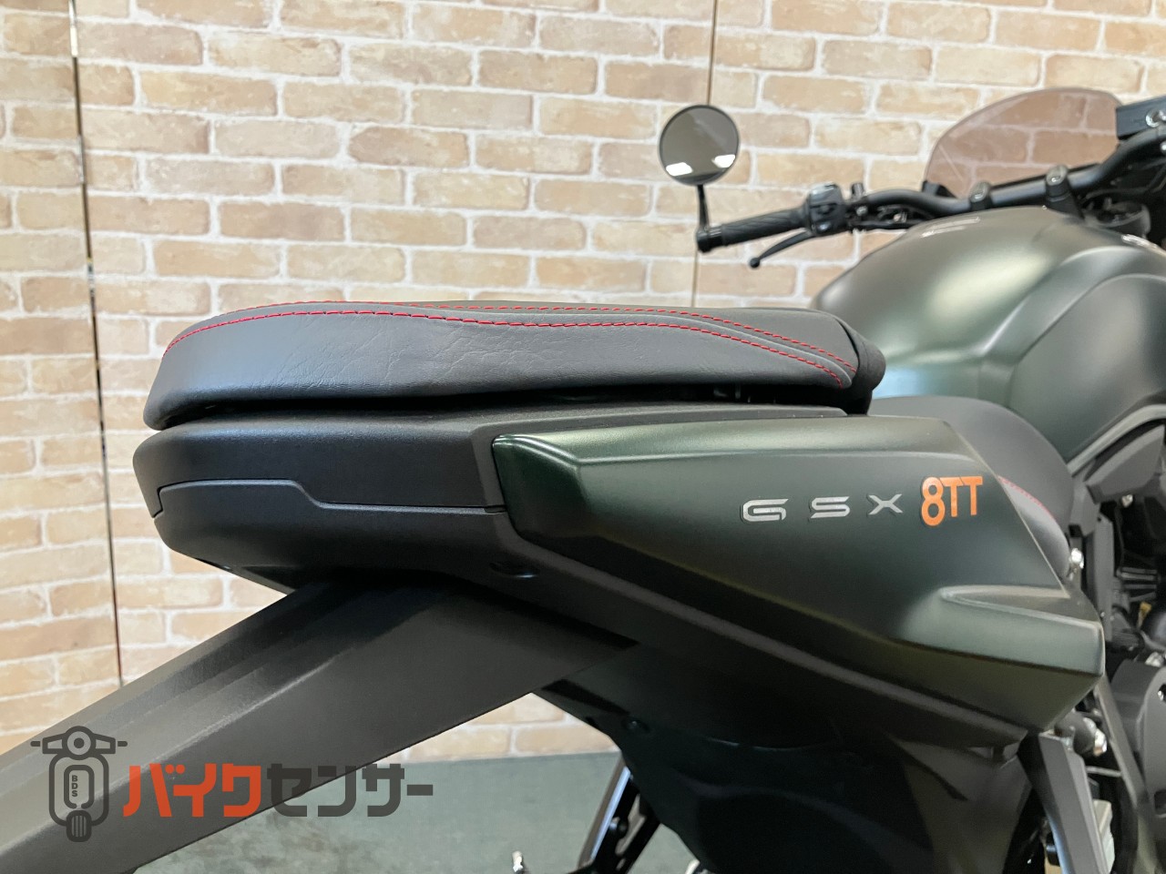 GSX-8TT リチウムイオンバッテリー クイックシフター トラクションコントロール バーエンドミラー_26