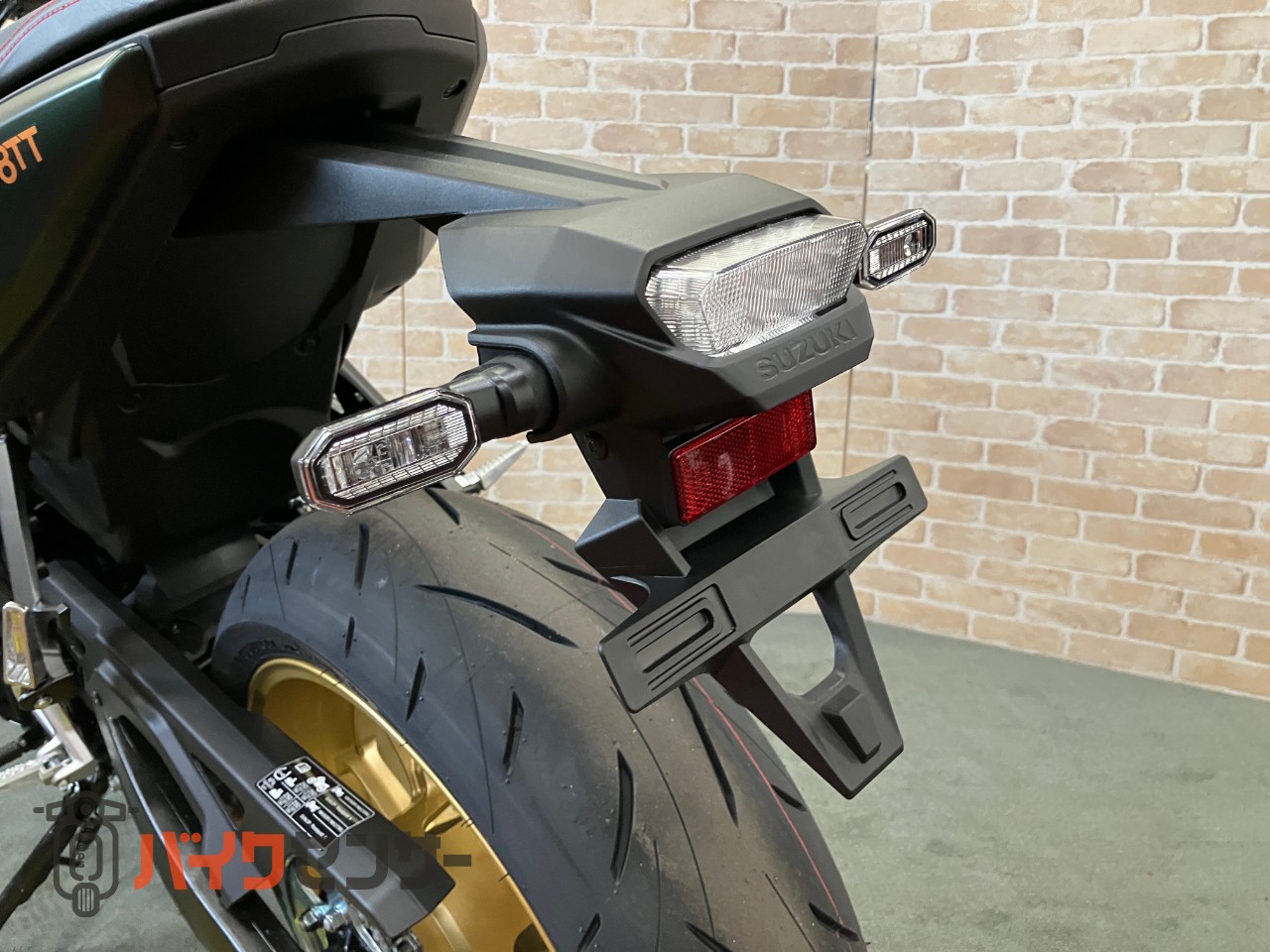 GSX-8TT リチウムイオンバッテリー クイックシフター トラクションコントロール バーエンドミラー_30