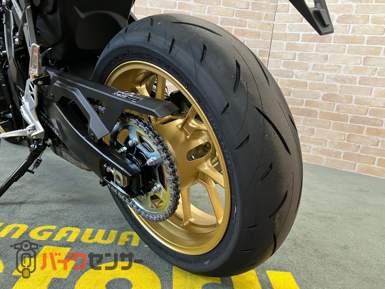 GSX-8TT リチウムイオンバッテリー クイックシフター トラクションコントロール バーエンドミラー_31