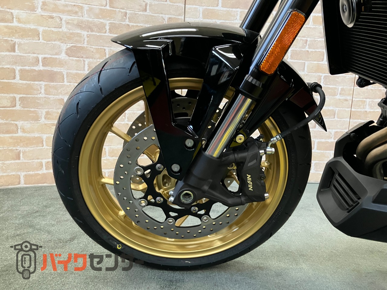 GSX-8TT リチウムイオンバッテリー クイックシフター トラクションコントロール バーエンドミラー_38