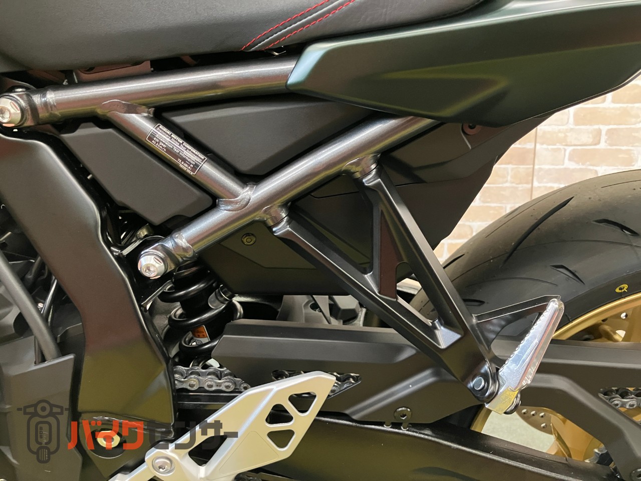 GSX-8TT リチウムイオンバッテリー クイックシフター トラクションコントロール バーエンドミラー_44