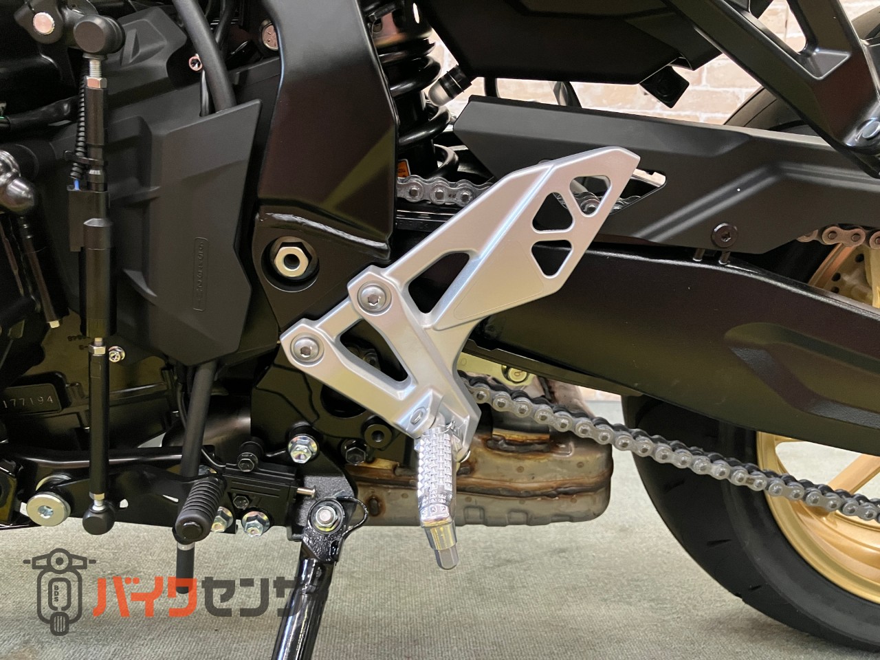 GSX-8TT リチウムイオンバッテリー クイックシフター トラクションコントロール バーエンドミラー_45