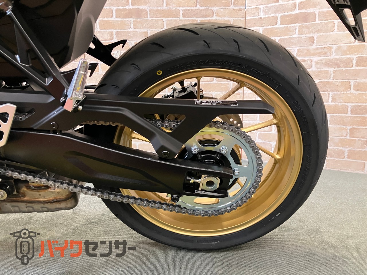 GSX-8TT リチウムイオンバッテリー クイックシフター トラクションコントロール バーエンドミラー_46