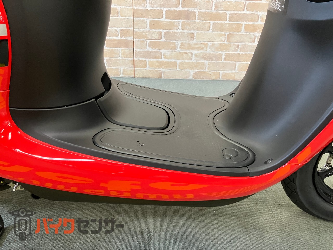 ビーノ メットインスクーター　アイドリングストップ　ファイティングレッド_28