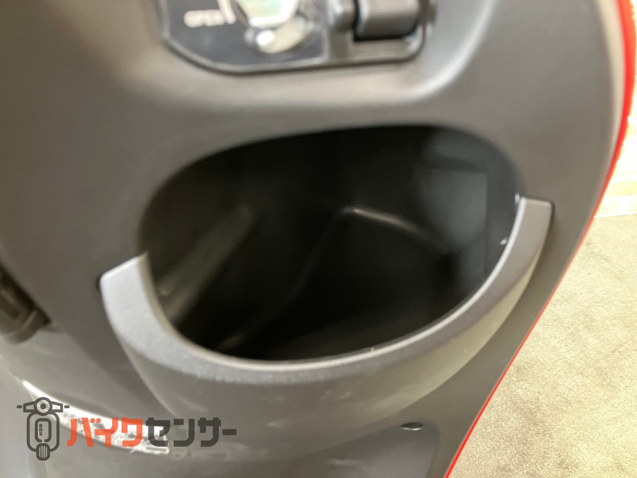 ビーノ メットインスクーター　アイドリングストップ　ファイティングレッド_36