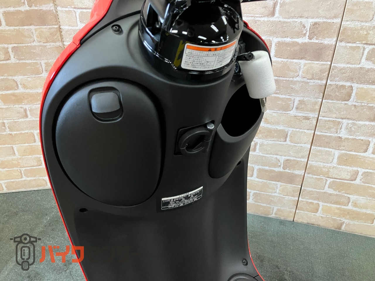 ビーノ メットインスクーター　アイドリングストップ　ファイティングレッド_40