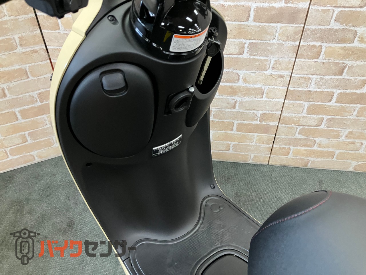 ビーノ　メットインスクーター　ハーベストベージュ　アイドリングストップ_16