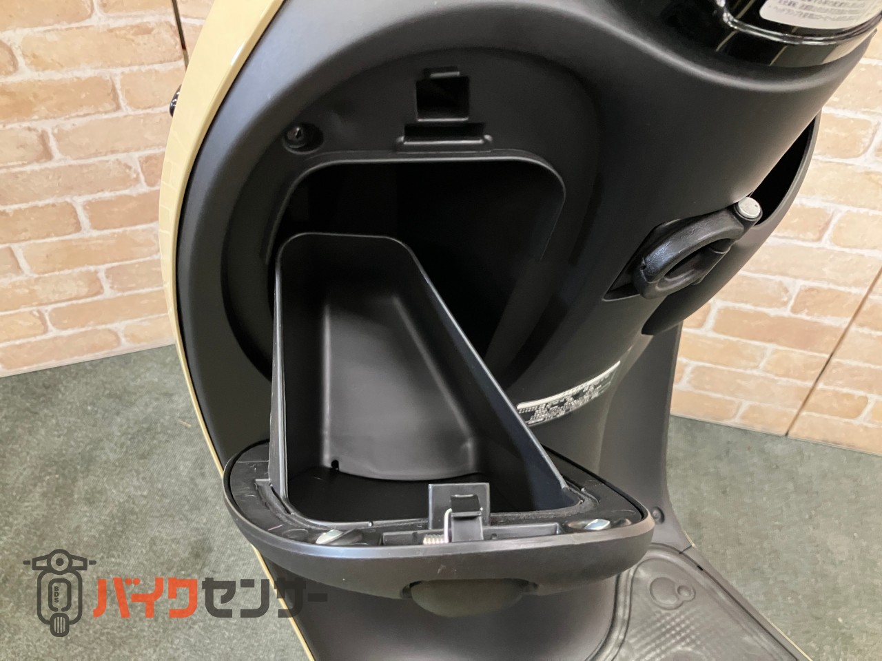 ビーノ　メットインスクーター　ハーベストベージュ　アイドリングストップ_17