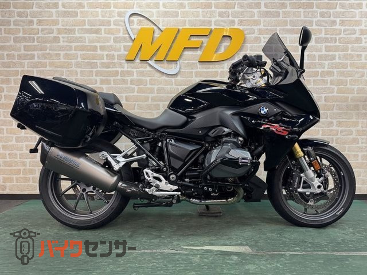 BMW R1250RS アクラポヴィッチマフラー エンジンガード サイドパニア