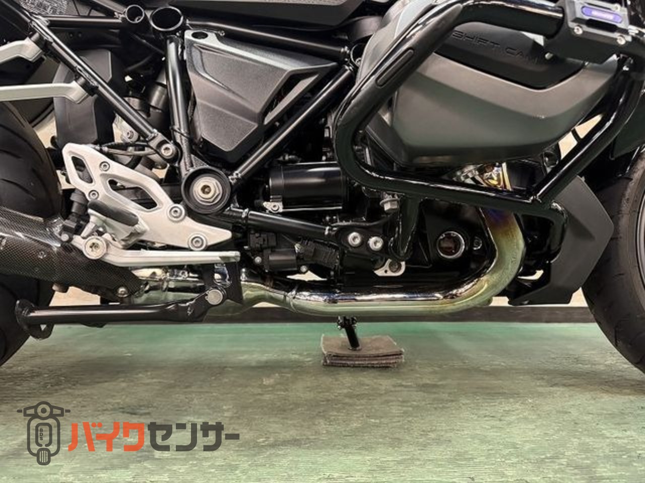 BMW R1250RS アクラポヴィッチマフラー エンジンガード サイドパニア