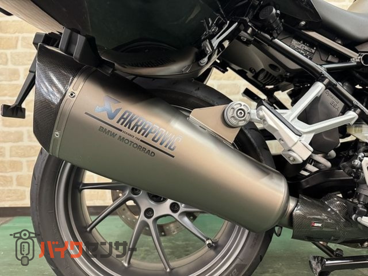 BMW R1250RS アクラポヴィッチマフラー エンジンガード サイドパニア