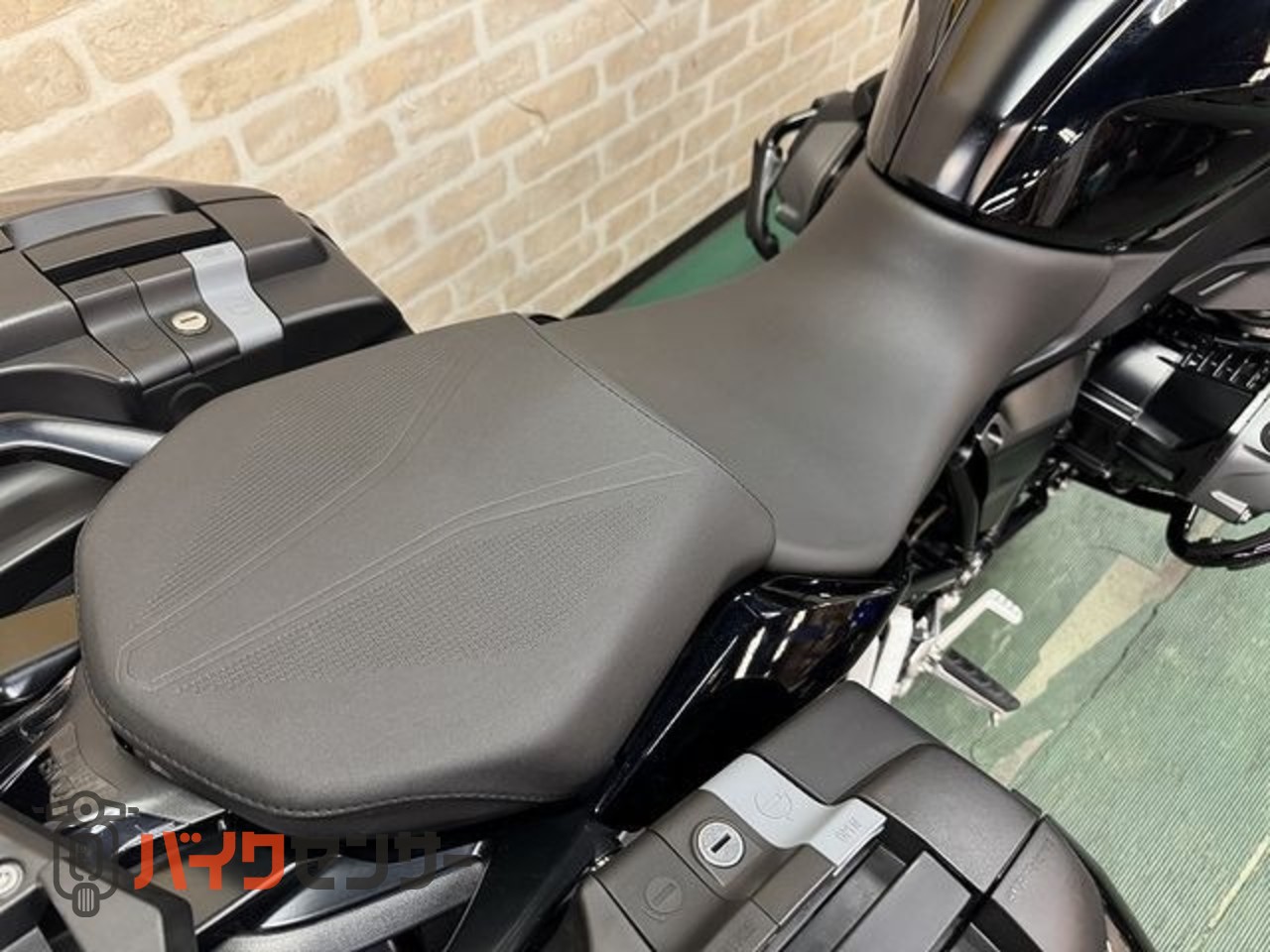 BMW R1250RS アクラポヴィッチマフラー エンジンガード サイドパニア