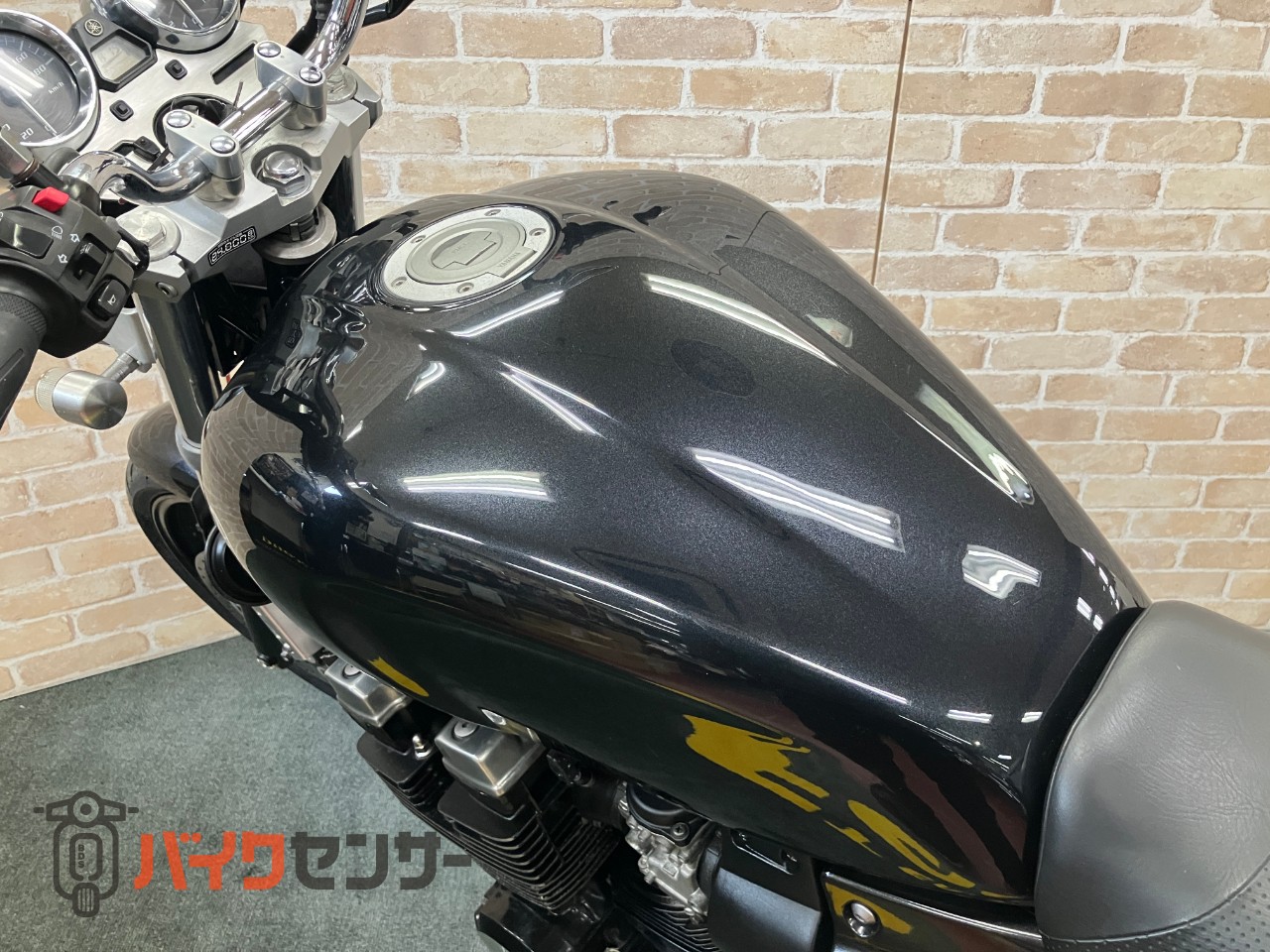 XJR400R オーリンズサスペンション　最終モデル　MOSキャリパー　ストライカーマフラー_8