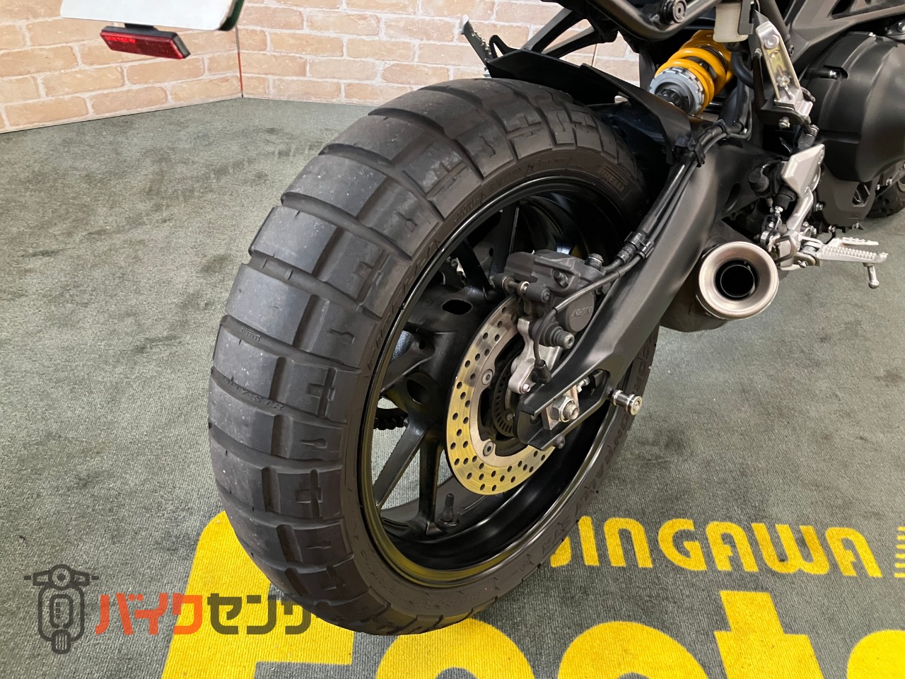 XSR900  前後オーリンズ　　バーエンドミラー　スエードシート　フェンダーレス　サイドサポート　メーターバイザー　ETC_17
