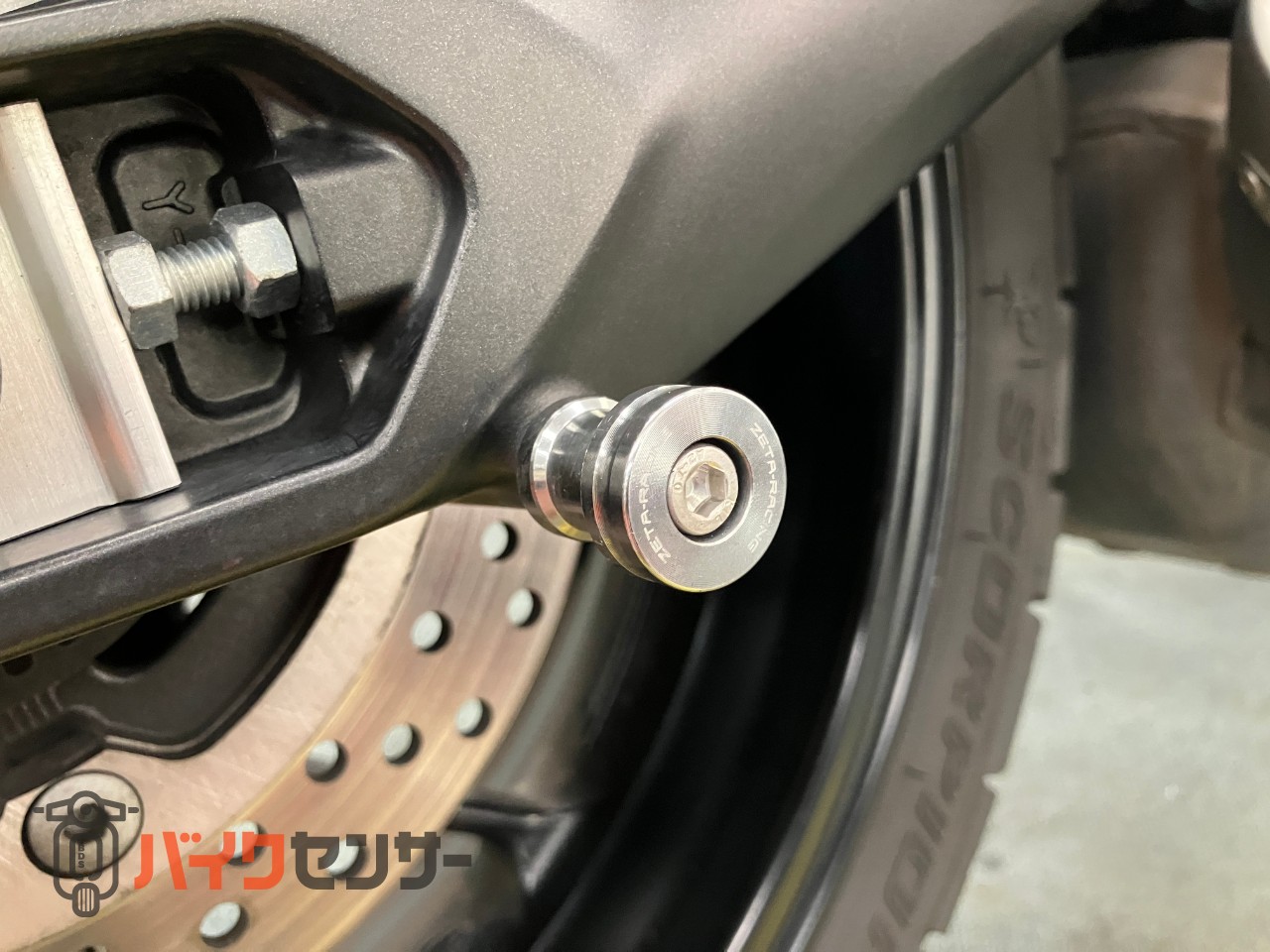 XSR900  前後オーリンズ　　バーエンドミラー　スエードシート　フェンダーレス　サイドサポート　メーターバイザー　ETC_20