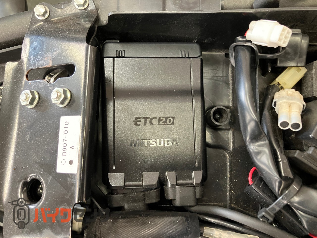 XSR900  前後オーリンズ　　バーエンドミラー　スエードシート　フェンダーレス　サイドサポート　メーターバイザー　ETC_22