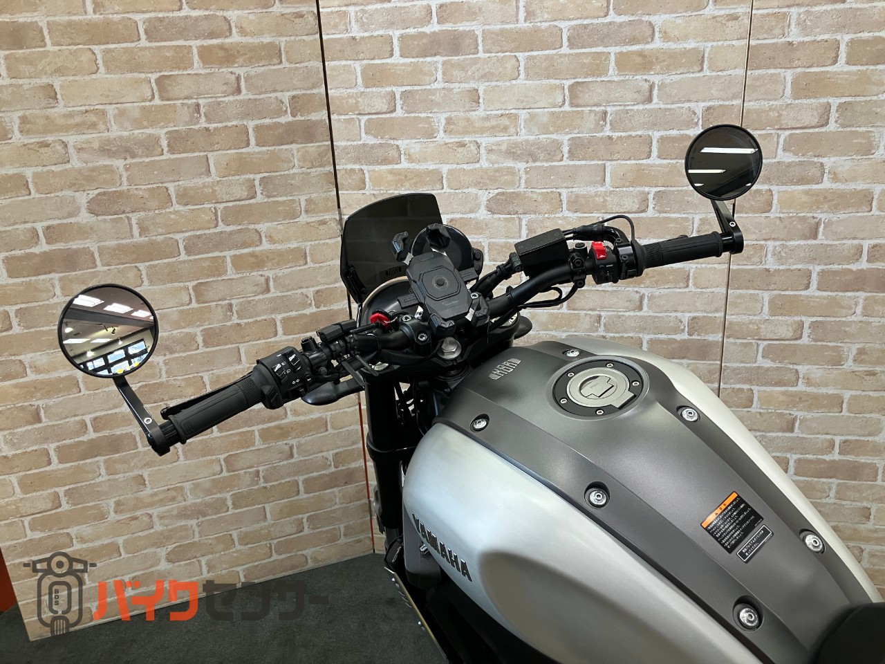 XSR900  前後オーリンズ　　バーエンドミラー　スエードシート　フェンダーレス　サイドサポート　メーターバイザー　ETC_26