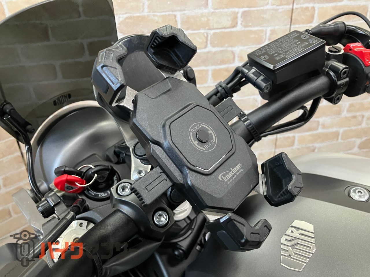 XSR900  前後オーリンズ　　バーエンドミラー　スエードシート　フェンダーレス　サイドサポート　メーターバイザー　ETC_27