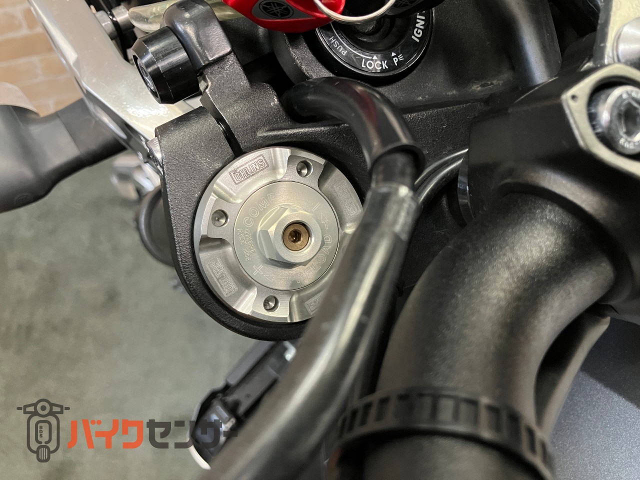 XSR900  前後オーリンズ　　バーエンドミラー　スエードシート　フェンダーレス　サイドサポート　メーターバイザー　ETC_30