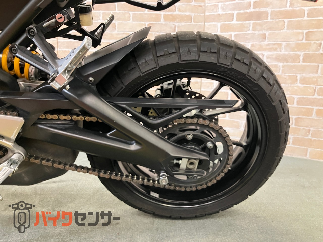 XSR900  前後オーリンズ　　バーエンドミラー　スエードシート　フェンダーレス　サイドサポート　メーターバイザー　ETC_42