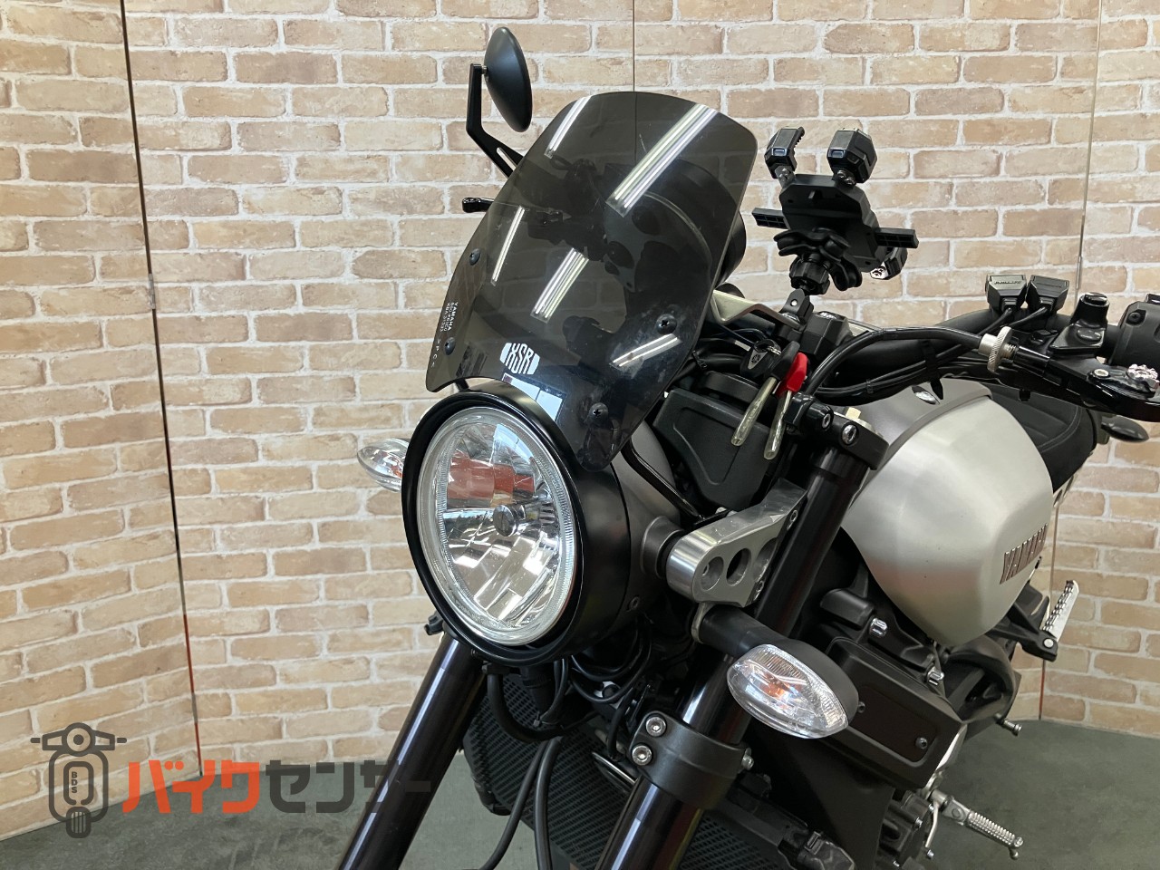 XSR900  前後オーリンズ　　バーエンドミラー　スエードシート　フェンダーレス　サイドサポート　メーターバイザー　ETC_44