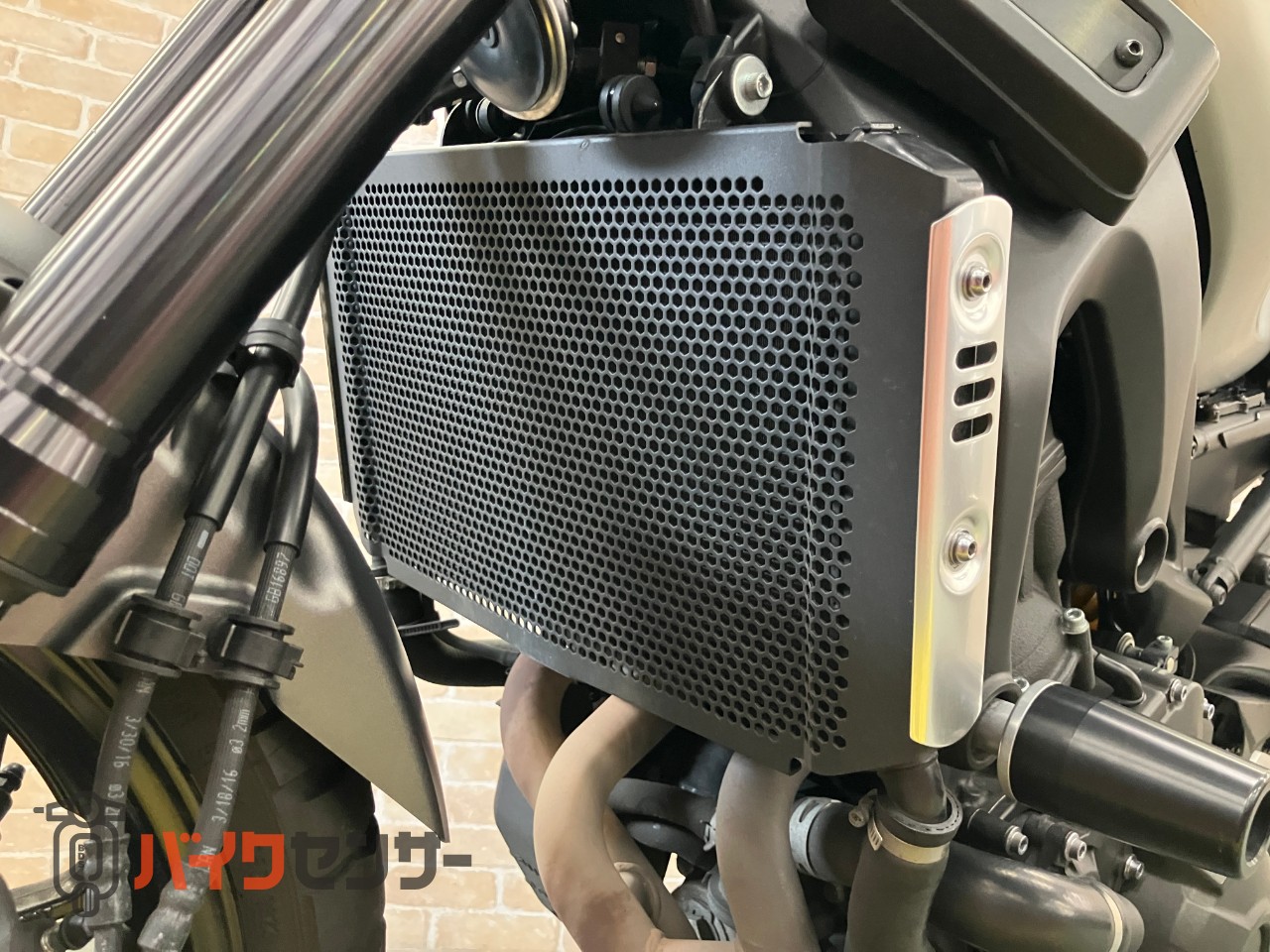 XSR900  前後オーリンズ　　バーエンドミラー　スエードシート　フェンダーレス　サイドサポート　メーターバイザー　ETC_46