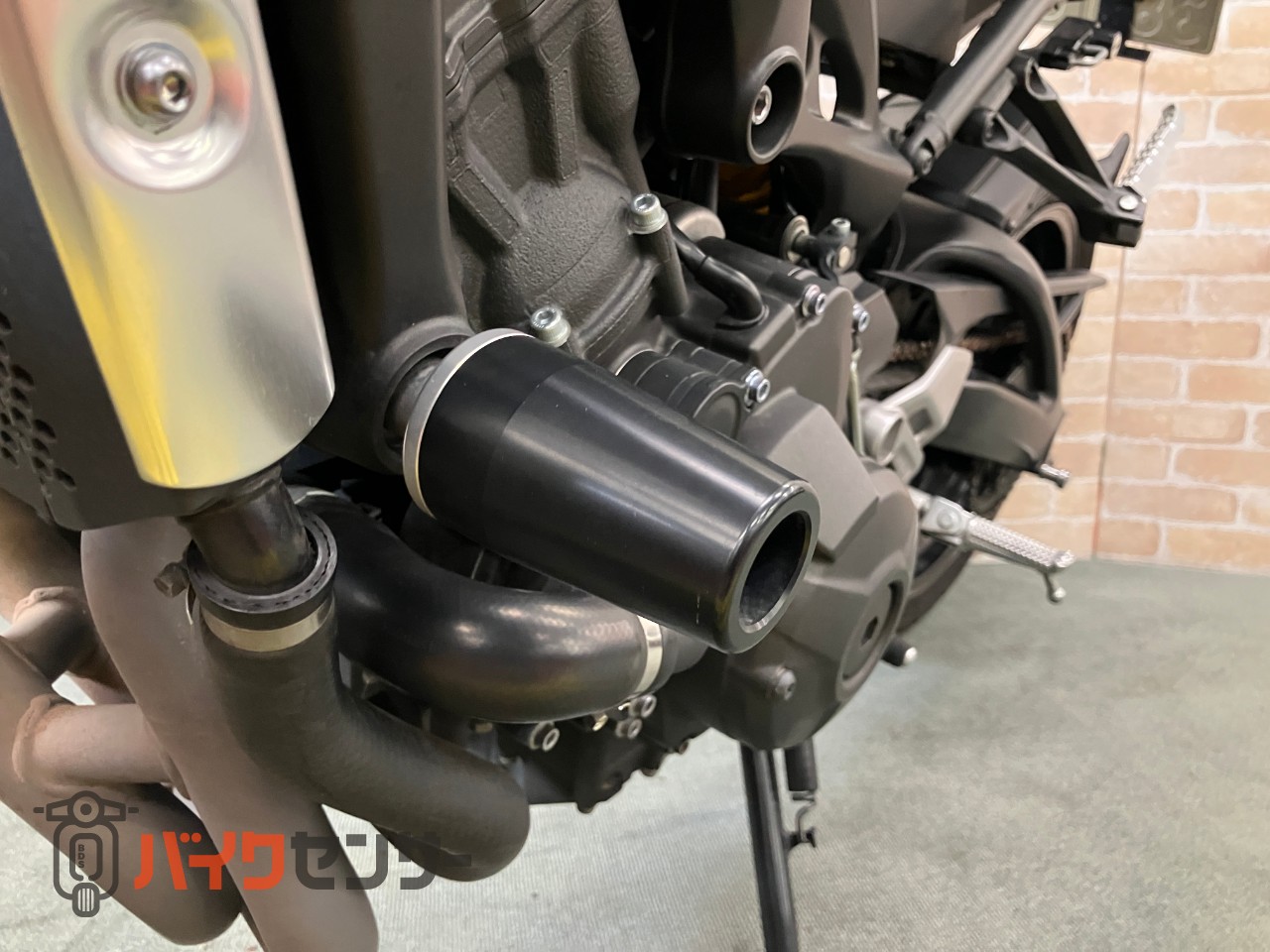 XSR900  前後オーリンズ　　バーエンドミラー　スエードシート　フェンダーレス　サイドサポート　メーターバイザー　ETC_48