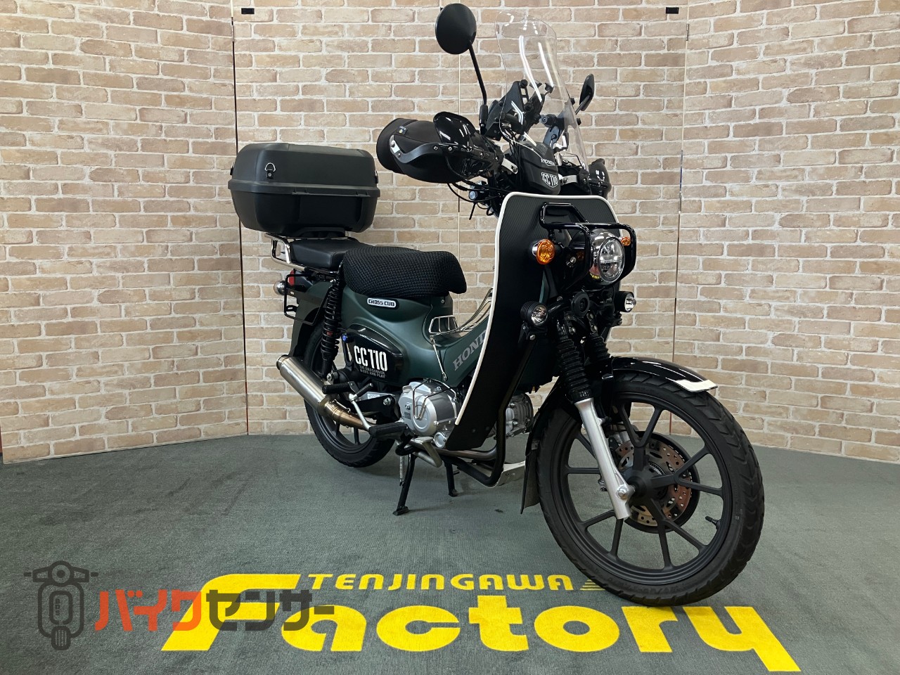 クロスカブ110　カスタムマフラー　アンダーガード　グリップヒーター　レッグガード_2