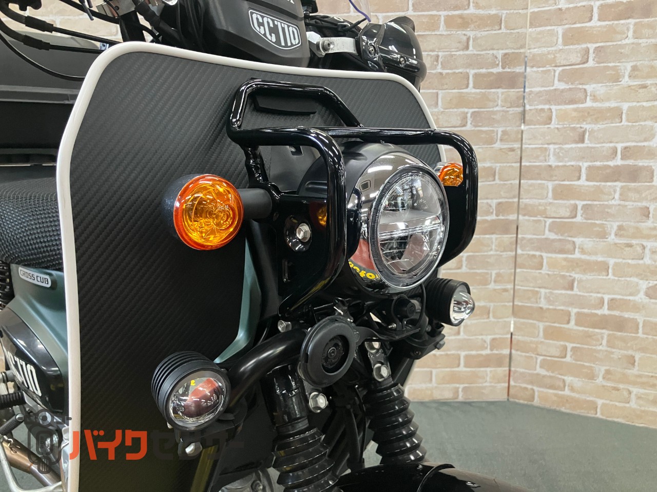 クロスカブ110　カスタムマフラー　アンダーガード　グリップヒーター　レッグガード_6