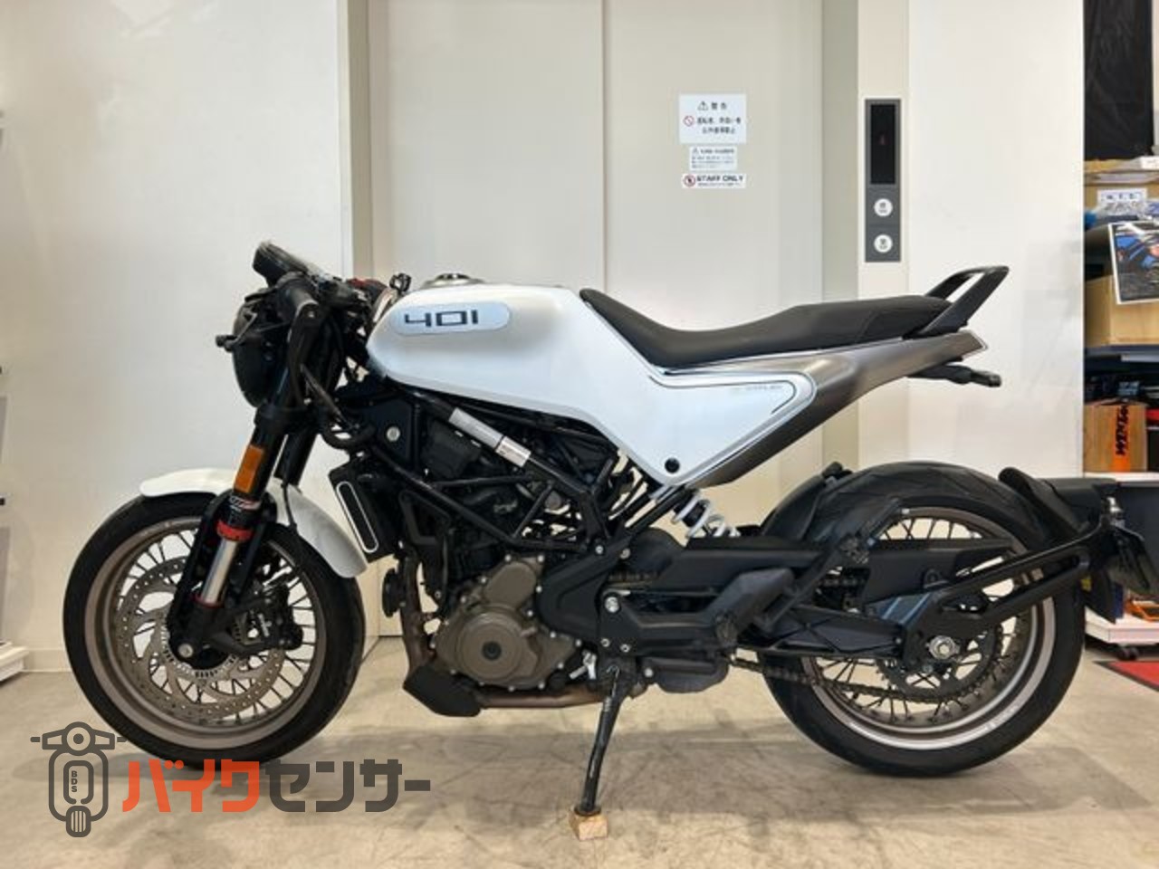 ハスクバーナ ヴィットピレン401 バーエンドミラー換装でより低く