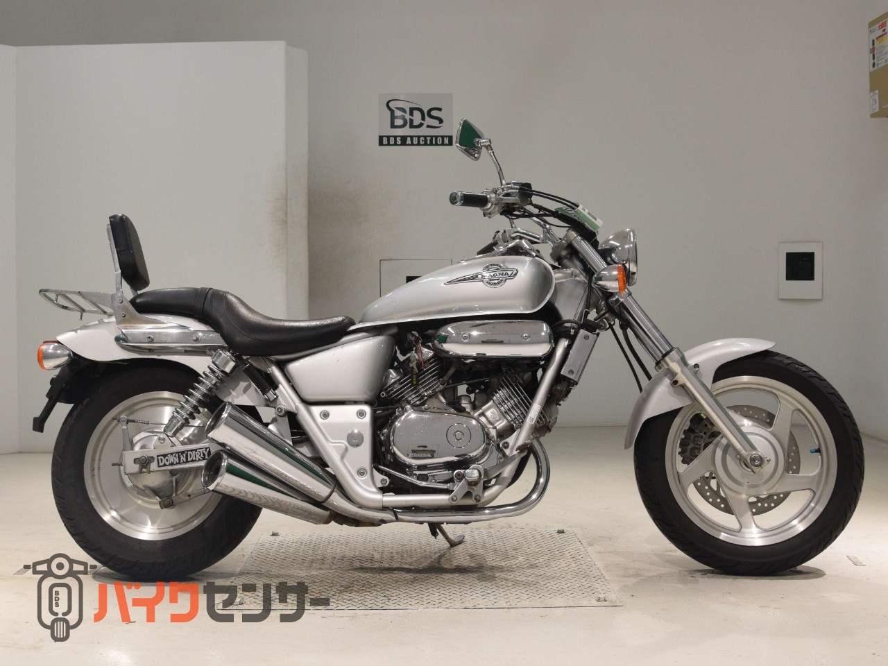 マグナ250　Vツイン水冷エンジン　リアキャリア_0