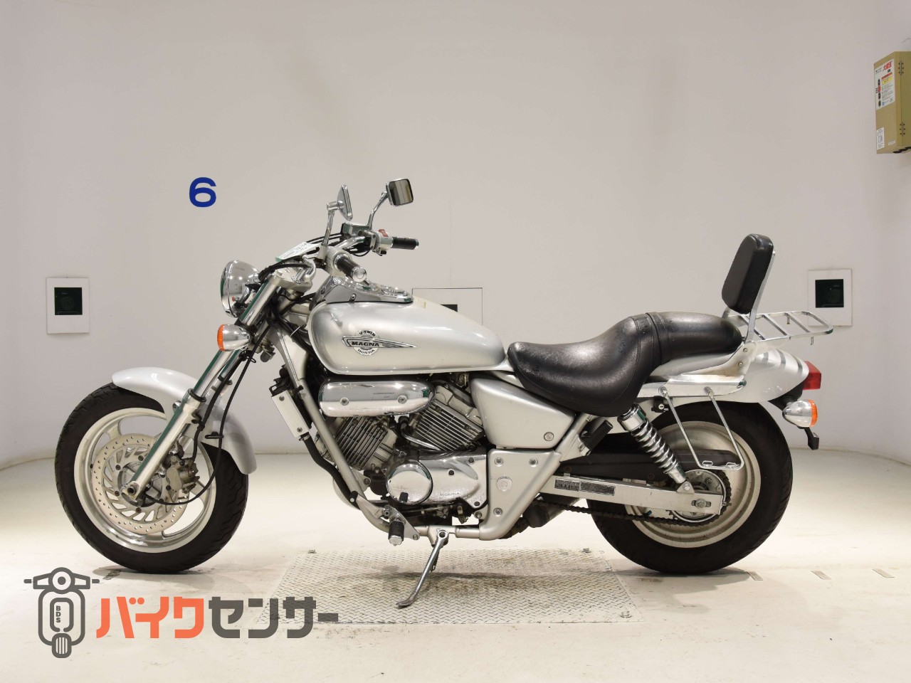 マグナ250　Vツイン水冷エンジン　リアキャリア_1