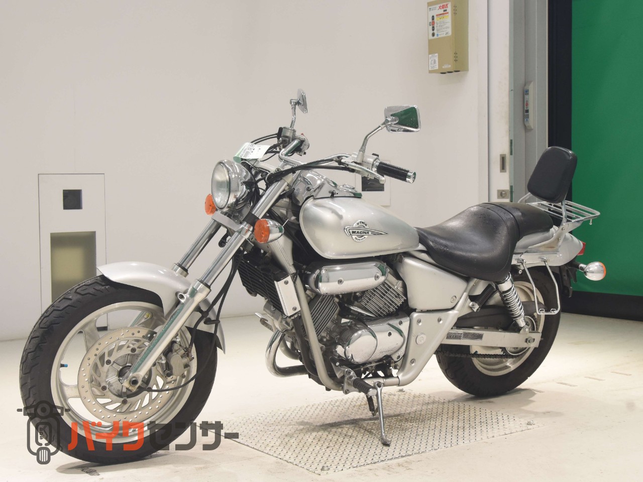 マグナ250　Vツイン水冷エンジン　リアキャリア_3