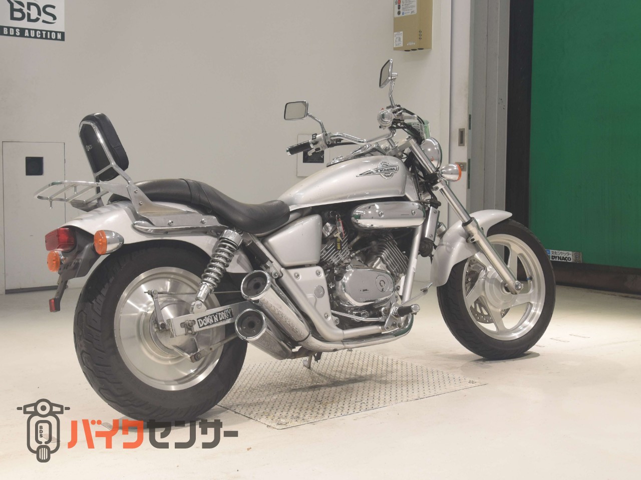 マグナ250　Vツイン水冷エンジン　リアキャリア_4