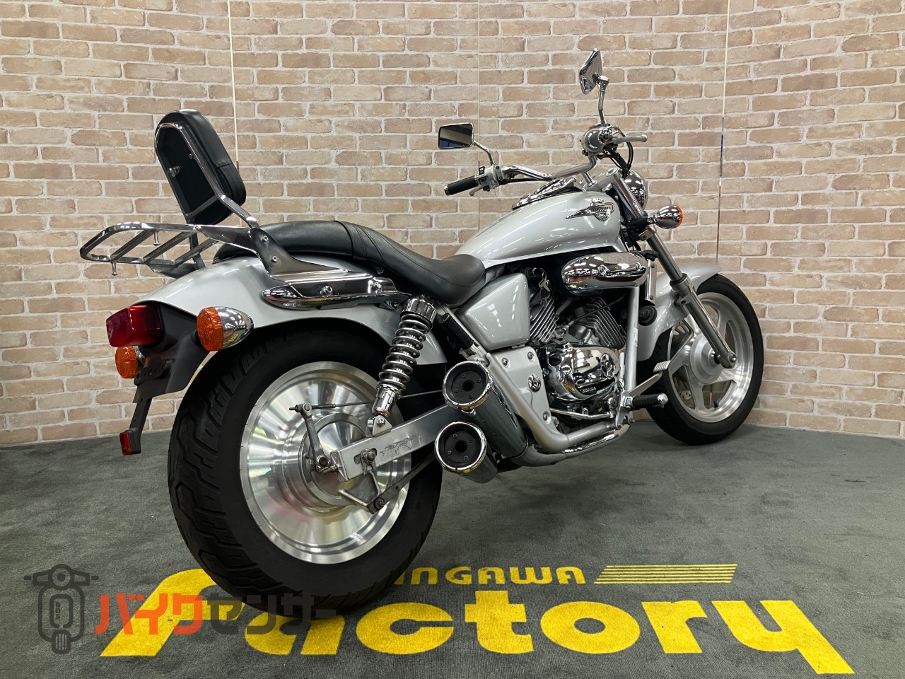 ホンダマグナ250 Vツイン水冷エンジン リアキャリア ホンダマグナ250 Vツイン水冷エンジン リアキャリア