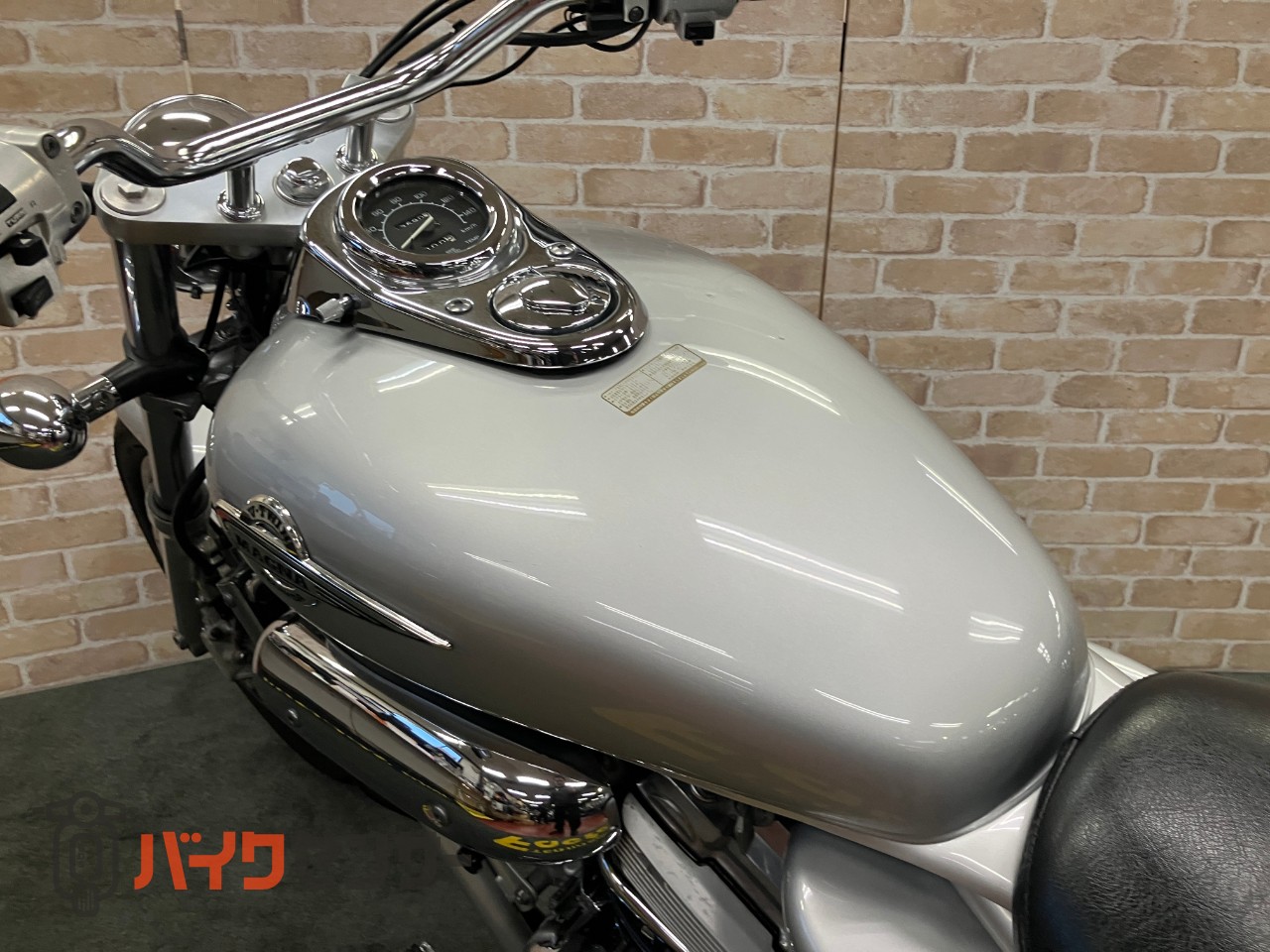 ホンダマグナ250 Vツイン水冷エンジン リアキャリア