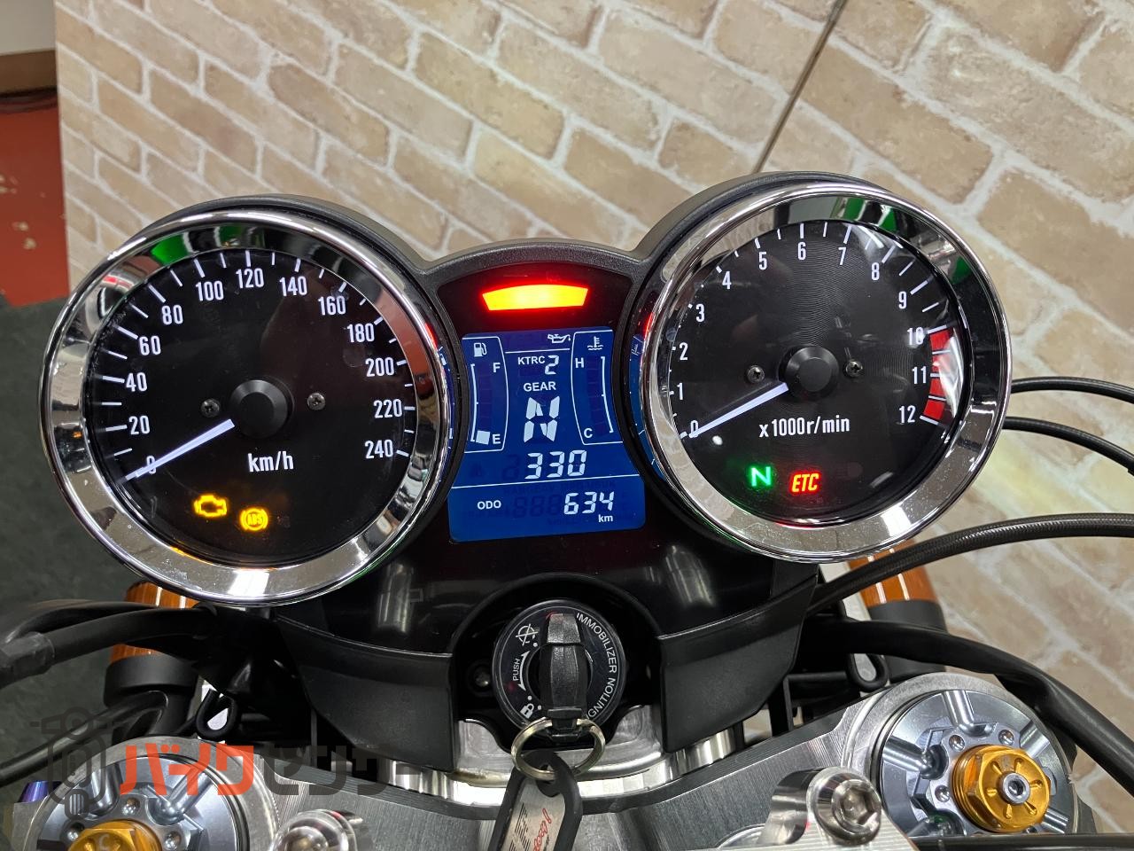 Z900RS SE　カスタム多数！　オールペイント　ウィリーパーツ多数　ROTOBOXカーボンホイール　ヨシムラ手曲マフラー_6