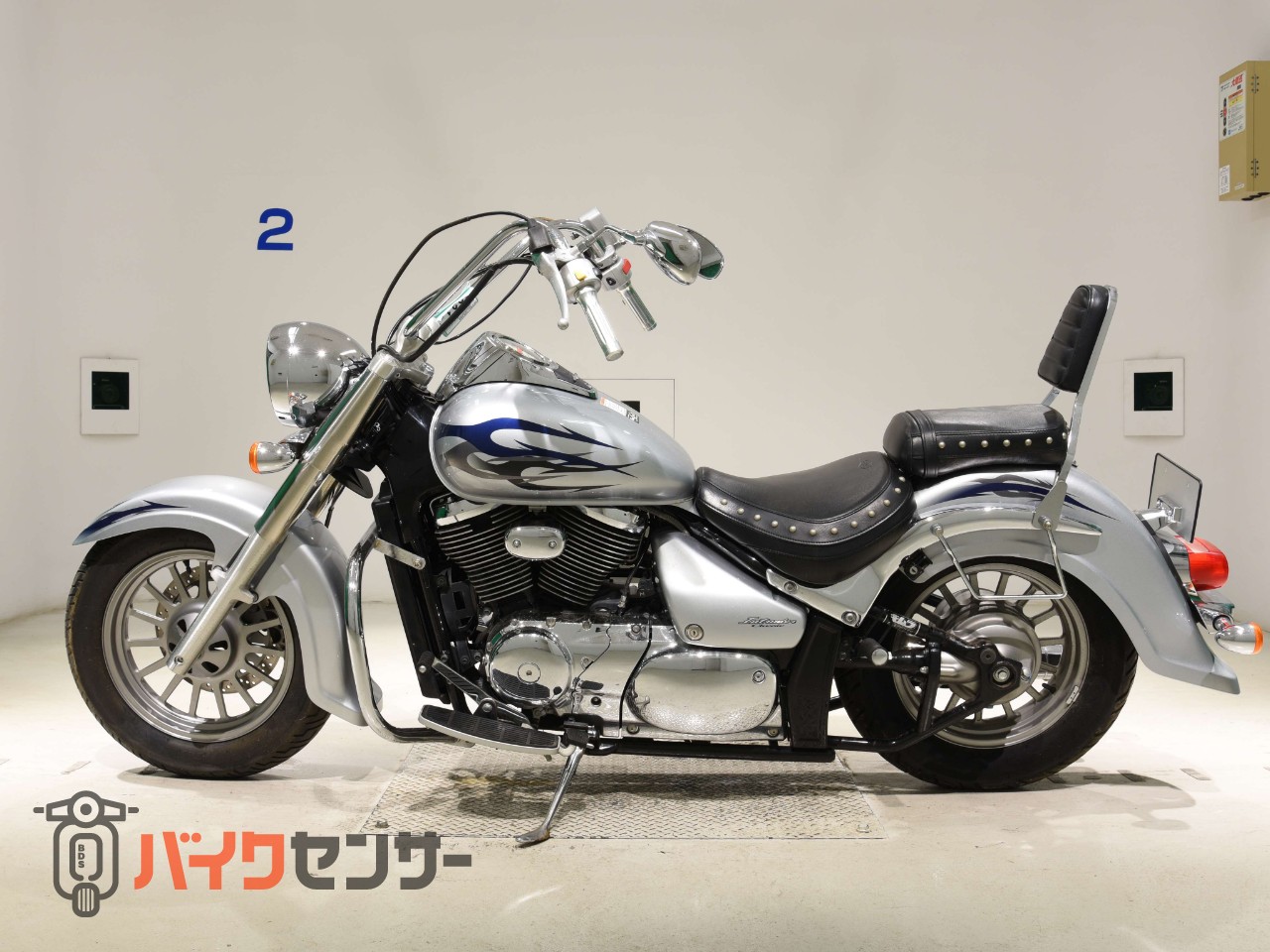 イントルーダー400クラシック　キャブレター車　エンジンガード　バックレスト　サイドサポート　ハンドル　フィッシュテールマフラー_1