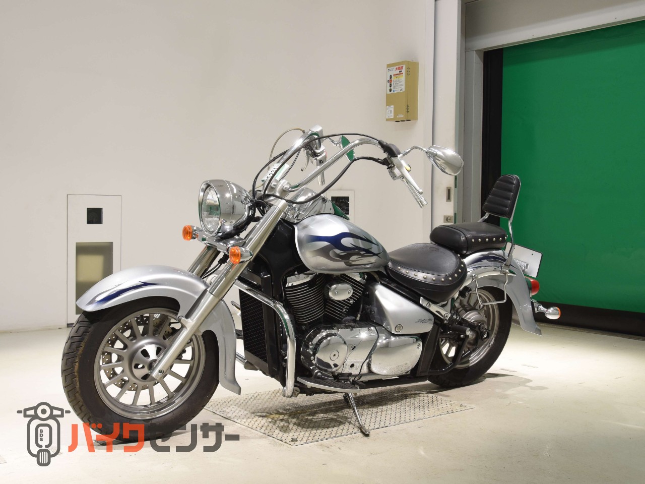 イントルーダー400クラシック　キャブレター車　エンジンガード　バックレスト　サイドサポート　ハンドル　フィッシュテールマフラー_3