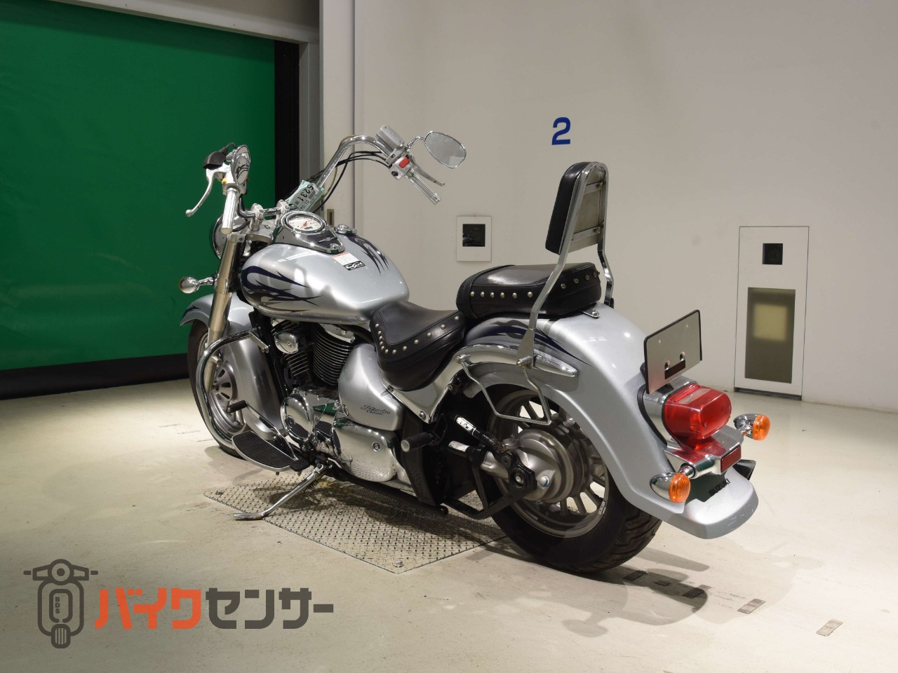 イントルーダー400クラシック　キャブレター車　エンジンガード　バックレスト　サイドサポート　ハンドル　フィッシュテールマフラー_5