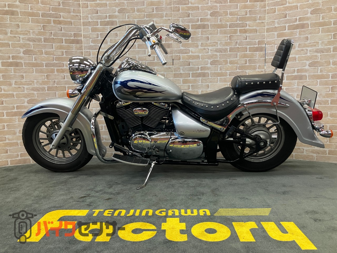 イントルーダー400クラシック　キャブレター車　エンジンガード　バックレスト　サイドサポート　ハンドル　フィッシュテールマフラー_1