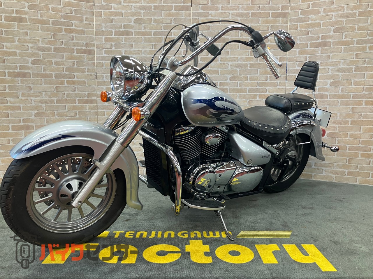 イントルーダー400クラシック　キャブレター車　エンジンガード　バックレスト　サイドサポート　ハンドル　フィッシュテールマフラー_3