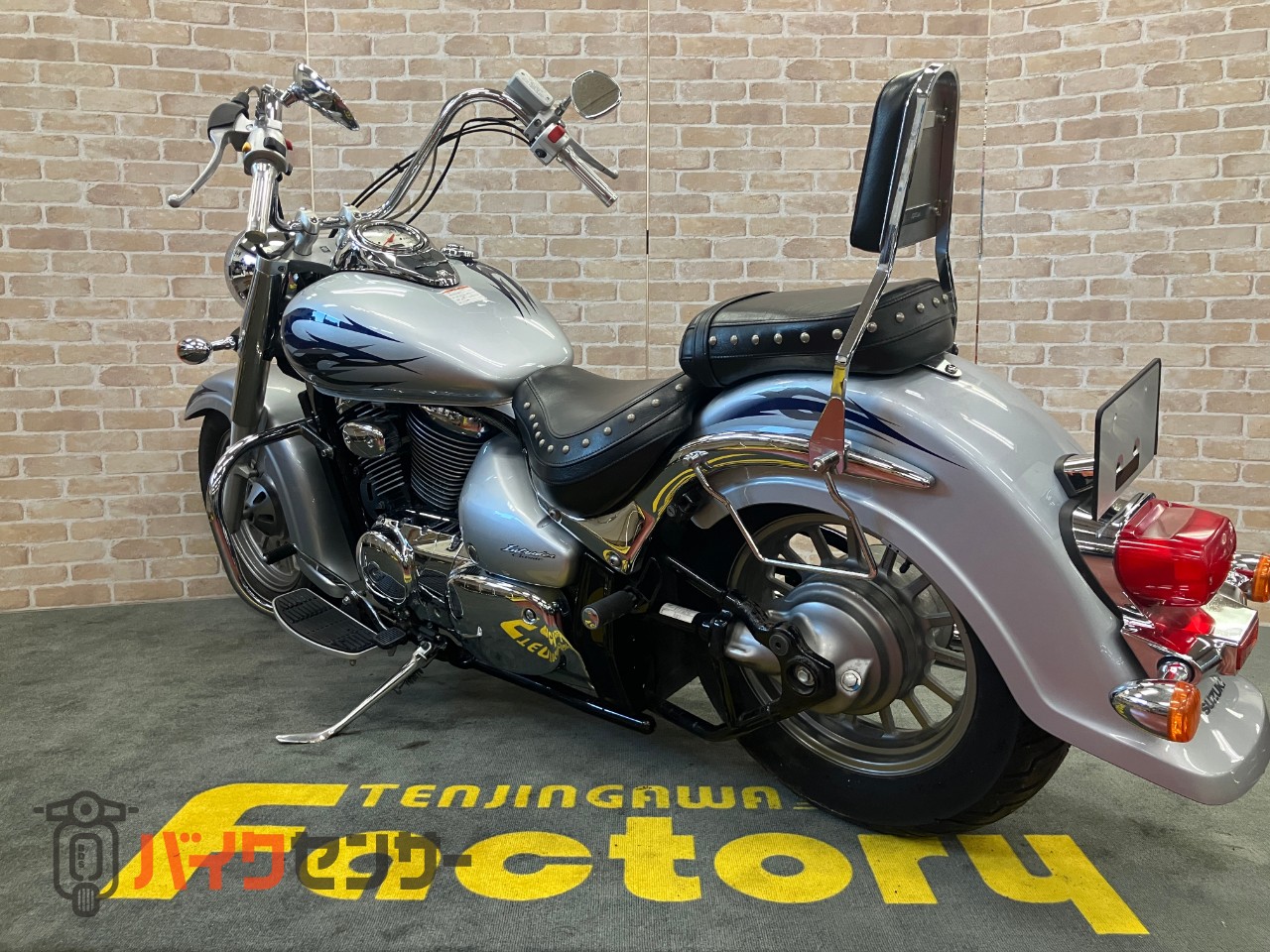 イントルーダー400クラシック　キャブレター車　エンジンガード　バックレスト　サイドサポート　ハンドル　フィッシュテールマフラー_5