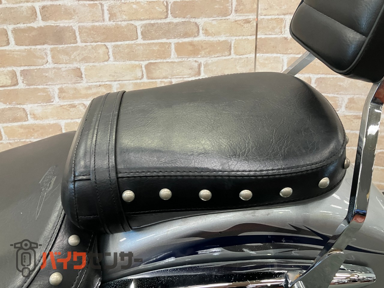 イントルーダー400クラシック　キャブレター車　エンジンガード　バックレスト　サイドサポート　ハンドル　フィッシュテールマフラー_7