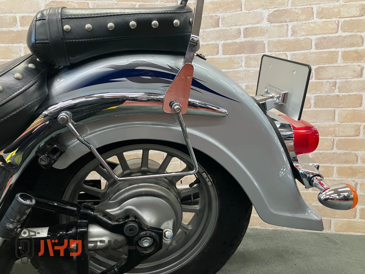 イントルーダー400クラシック　キャブレター車　エンジンガード　バックレスト　サイドサポート　ハンドル　フィッシュテールマフラー_8