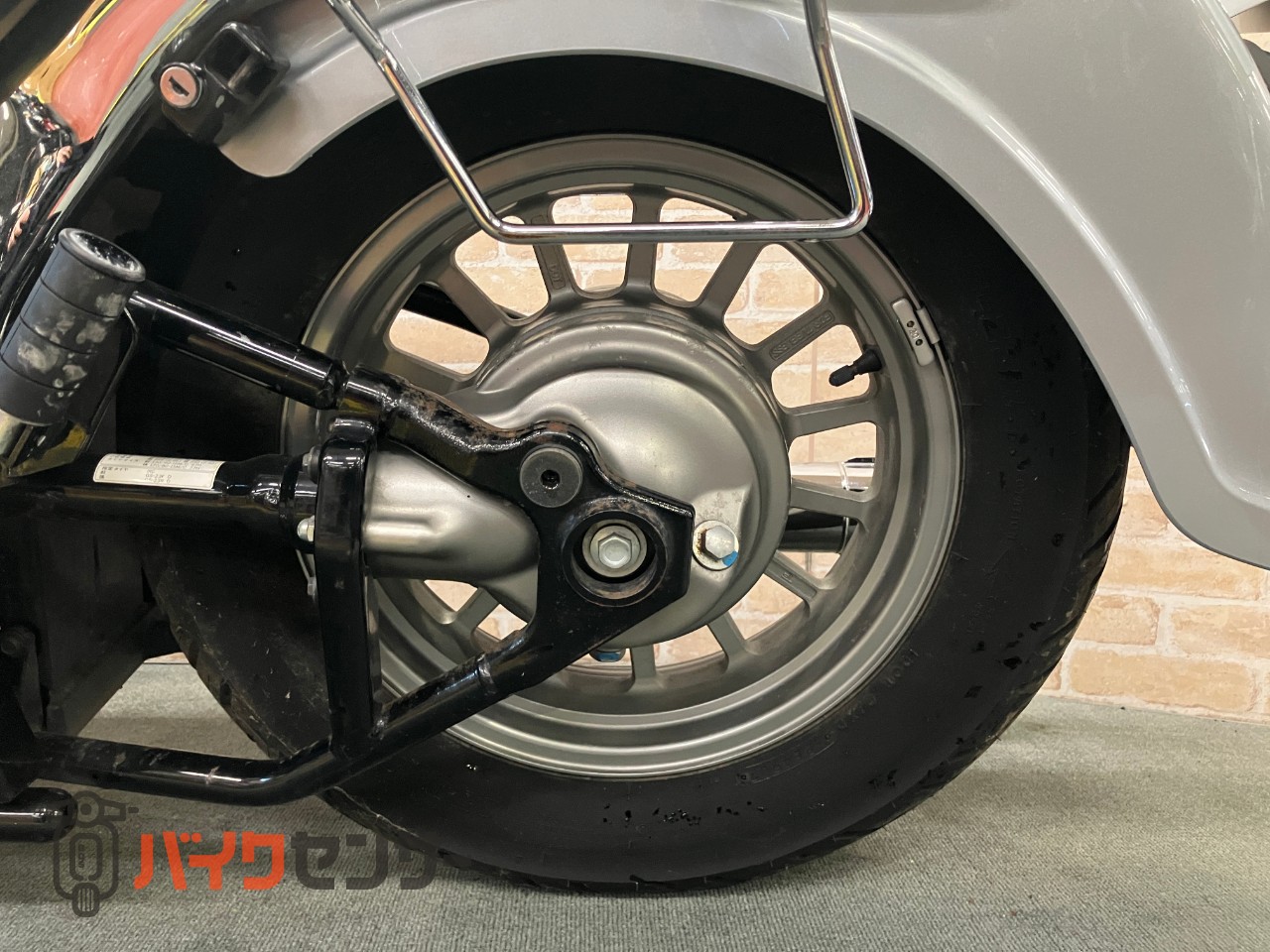 イントルーダー400クラシック　キャブレター車　エンジンガード　バックレスト　サイドサポート　ハンドル　フィッシュテールマフラー_9