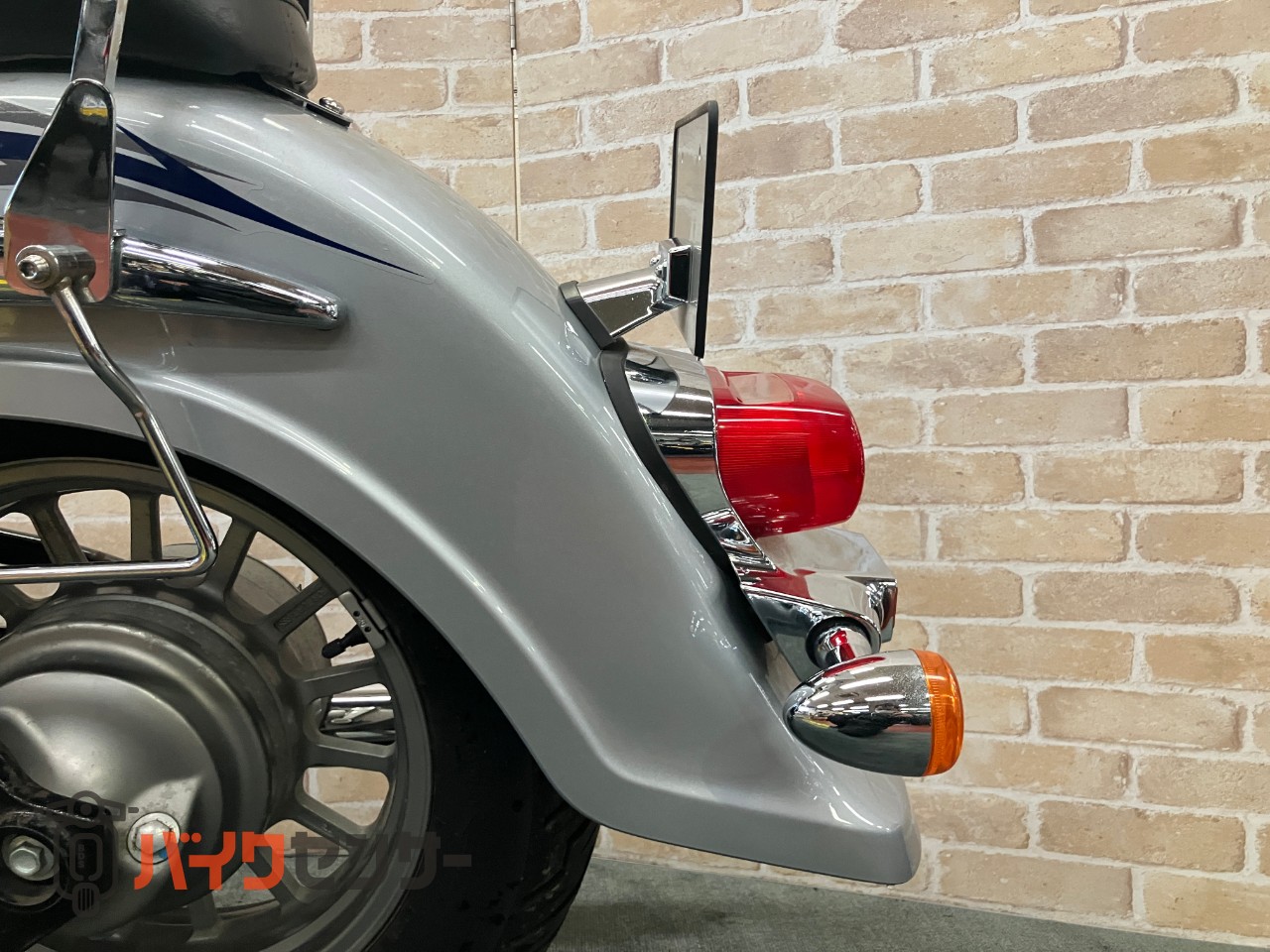 イントルーダー400クラシック　キャブレター車　エンジンガード　バックレスト　サイドサポート　ハンドル　フィッシュテールマフラー_10