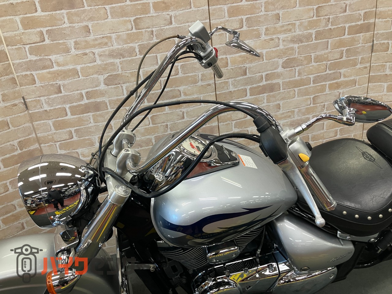 イントルーダー400クラシック　キャブレター車　エンジンガード　バックレスト　サイドサポート　ハンドル　フィッシュテールマフラー_12