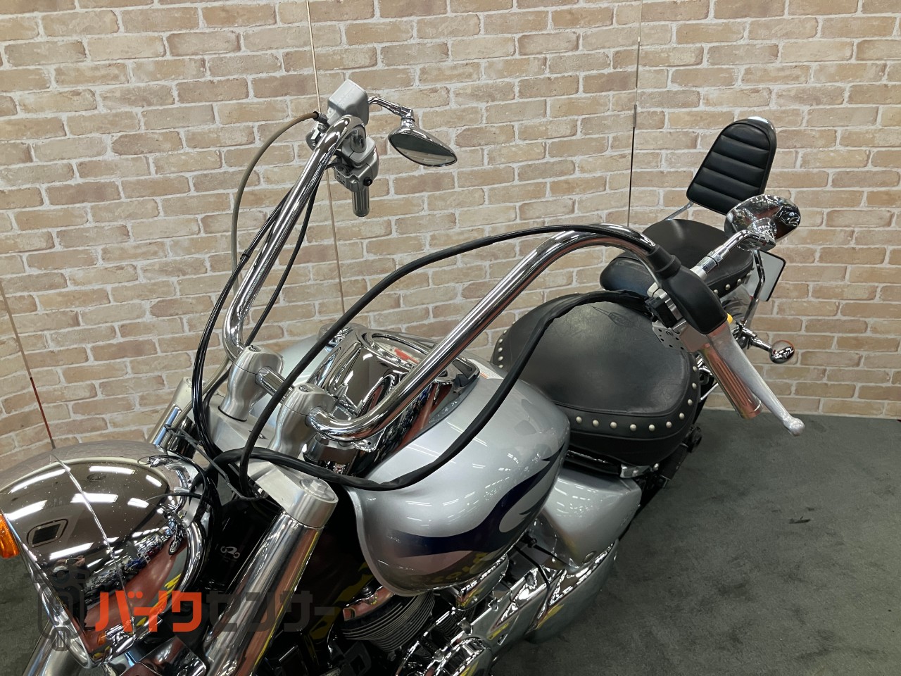 イントルーダー400クラシック　キャブレター車　エンジンガード　バックレスト　サイドサポート　ハンドル　フィッシュテールマフラー_13